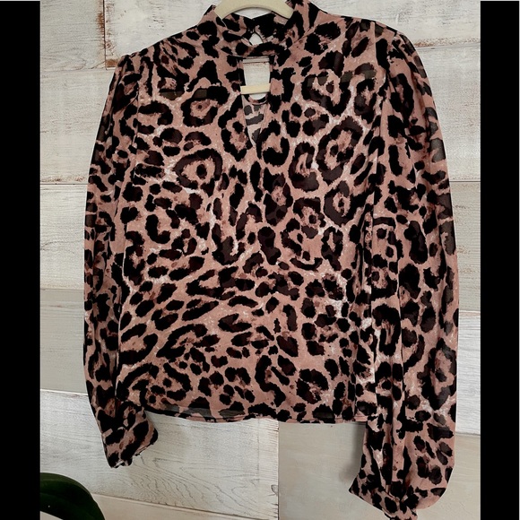 SHEIN Tops - NWOT ✨SHEIN Blouse✨